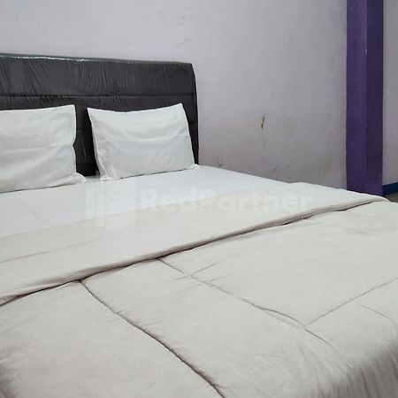 Puspita Homestay Mitra Reddoorz Бекаси Экстерьер фото