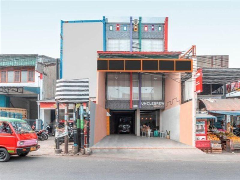 Puspita Homestay Mitra Reddoorz Бекаси Экстерьер фото