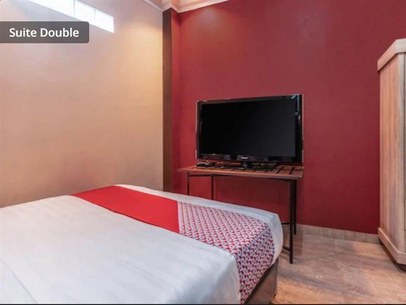 Puspita Homestay Mitra Reddoorz Бекаси Экстерьер фото