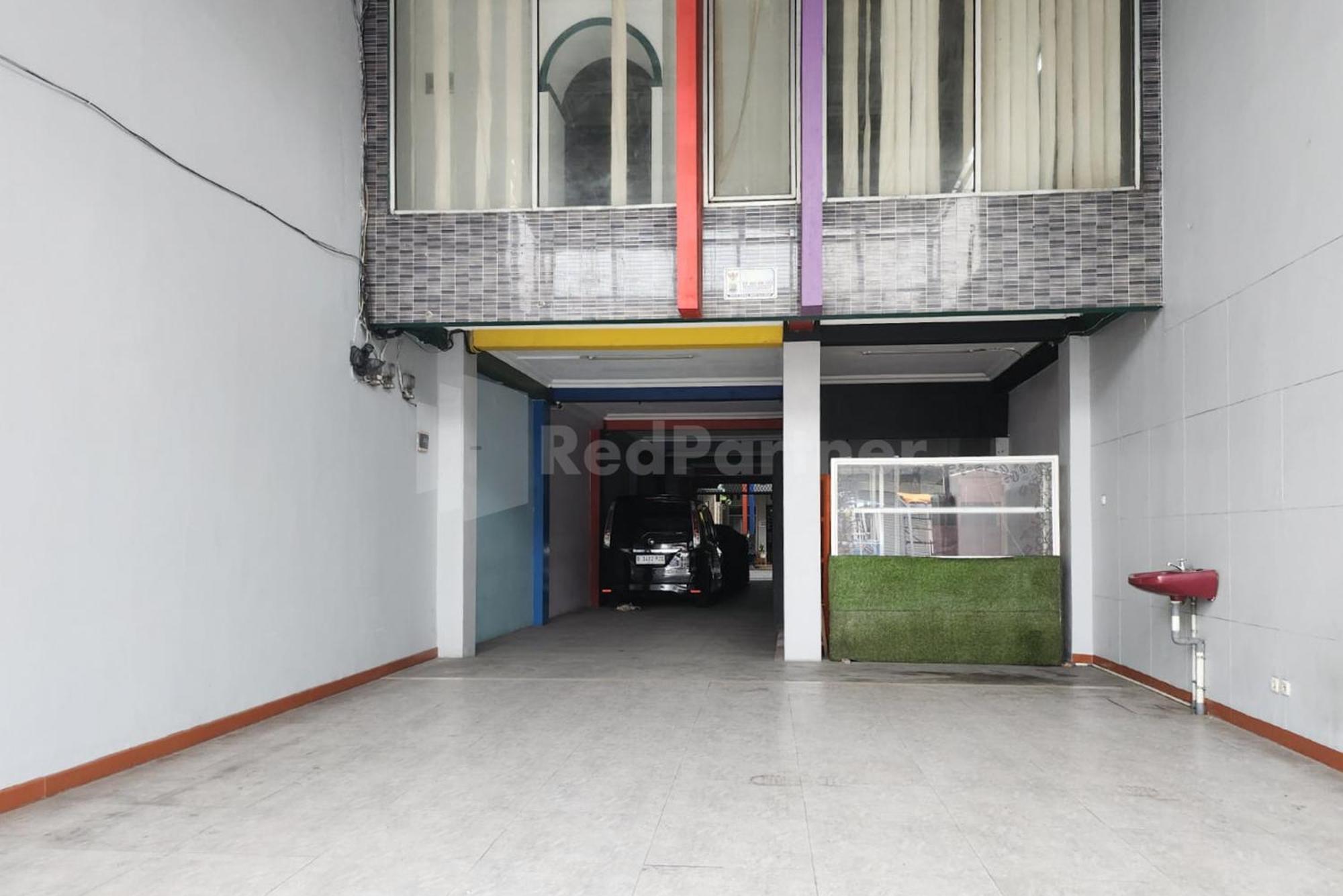 Puspita Homestay Mitra Reddoorz Бекаси Экстерьер фото