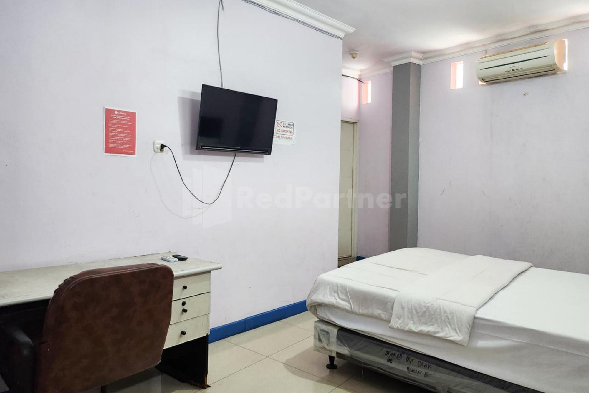 Puspita Homestay Mitra Reddoorz Бекаси Экстерьер фото