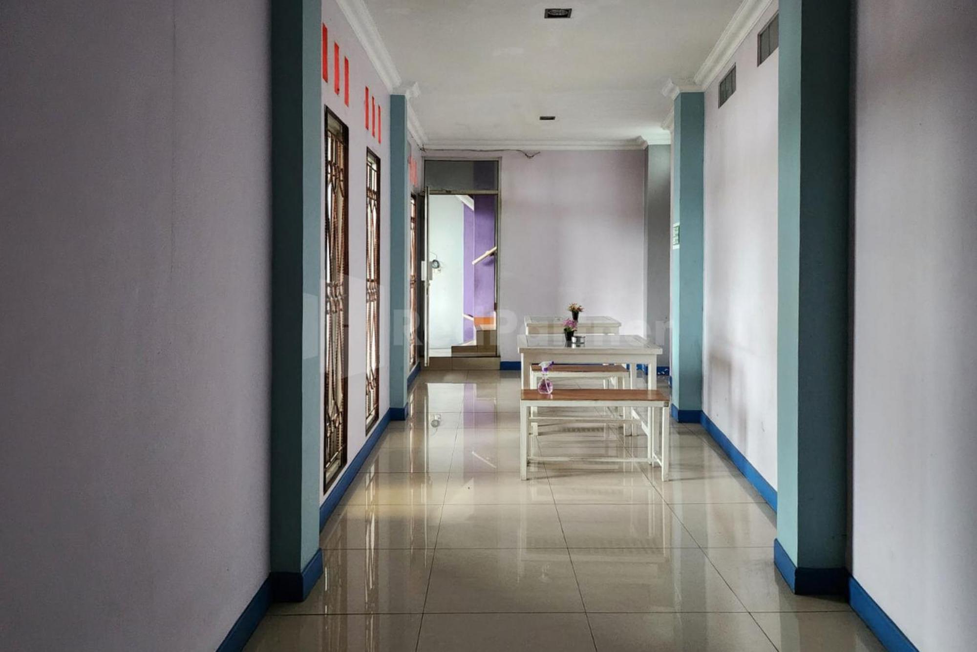 Puspita Homestay Mitra Reddoorz Бекаси Экстерьер фото
