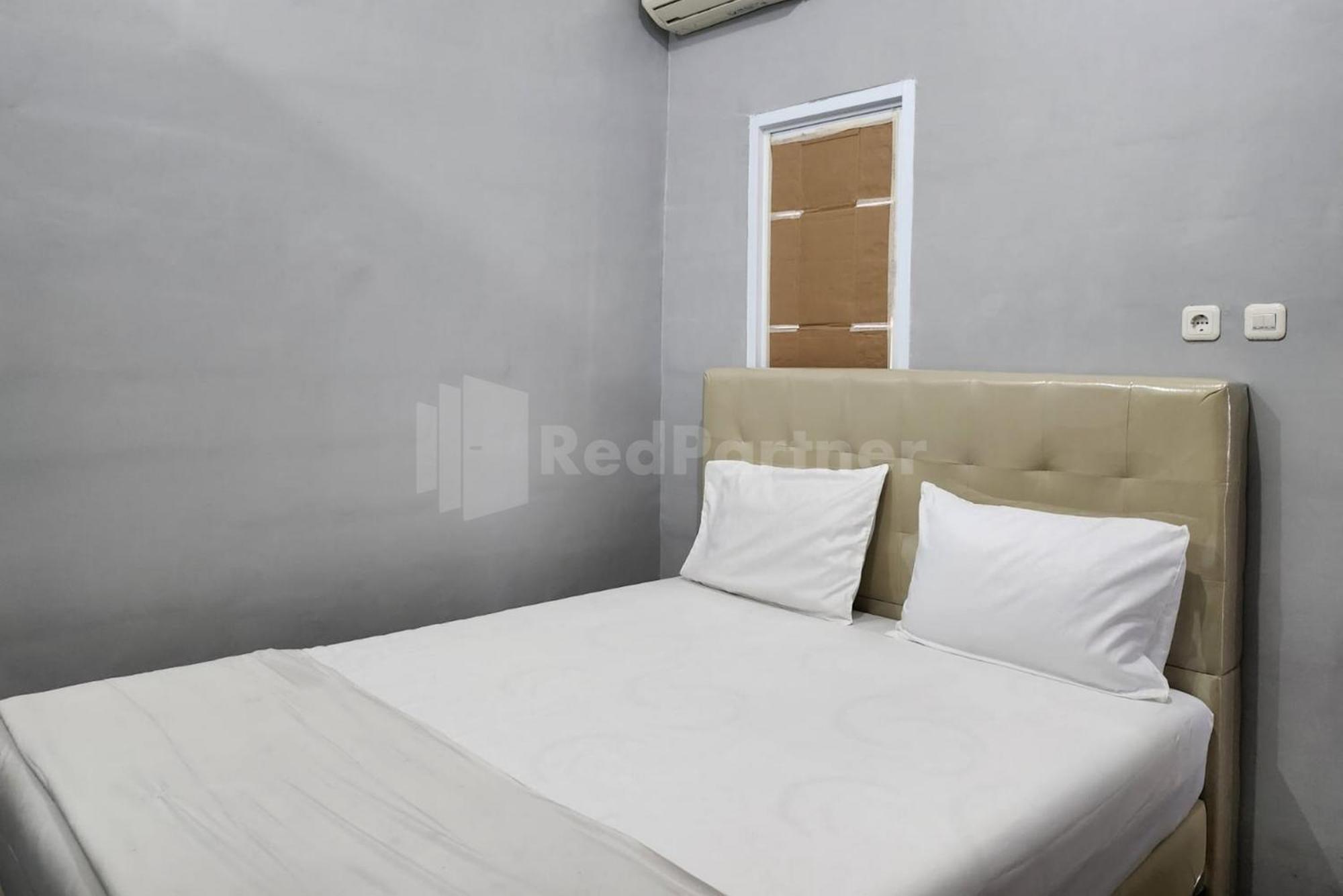 Puspita Homestay Mitra Reddoorz Бекаси Экстерьер фото