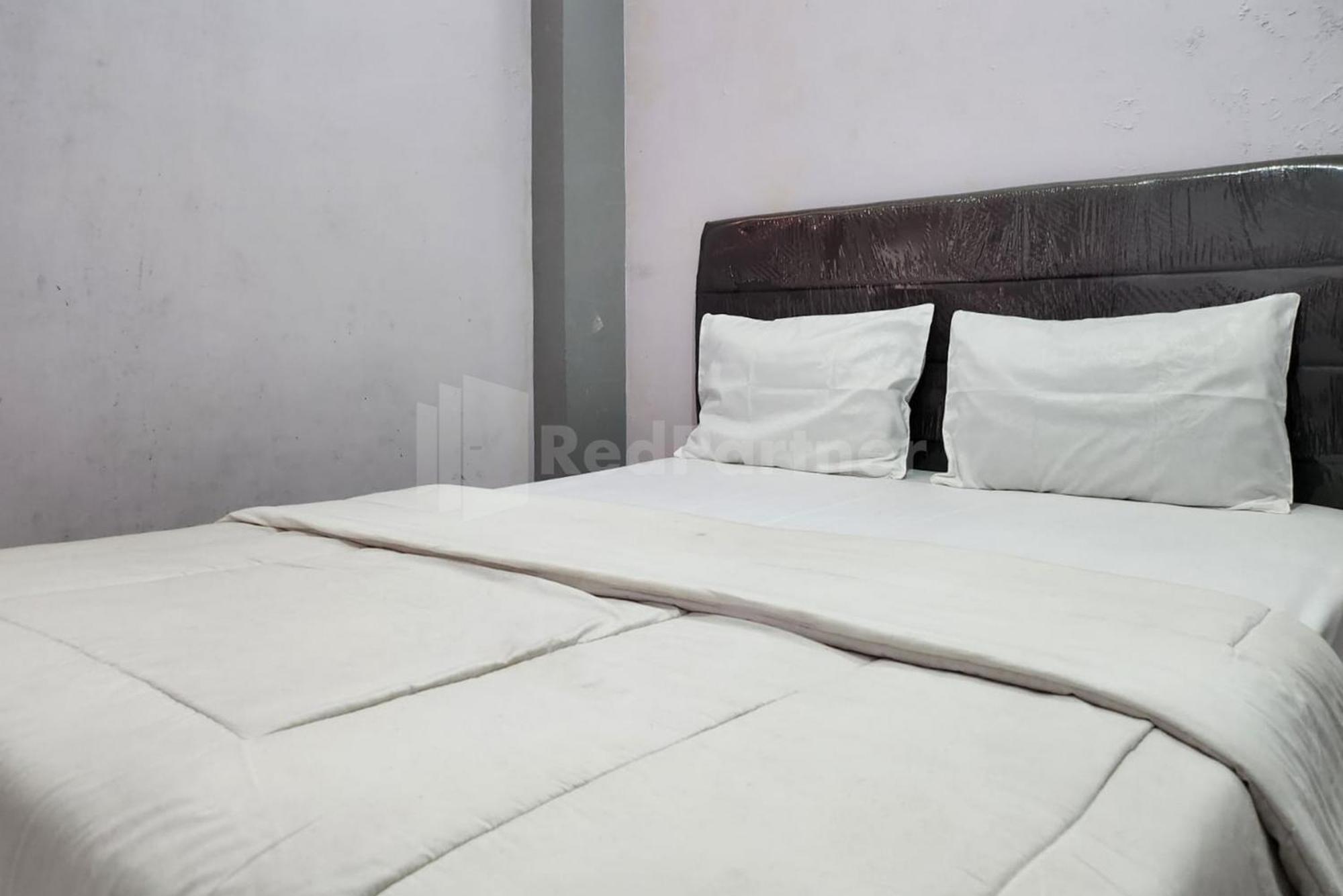 Puspita Homestay Mitra Reddoorz Бекаси Экстерьер фото